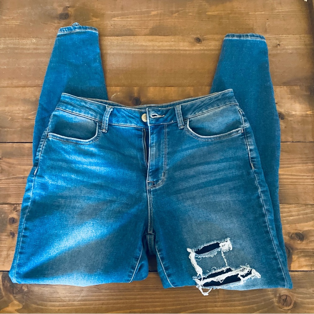 M Jeans by Maurice’s distressed ripped high-rise skinny jeans